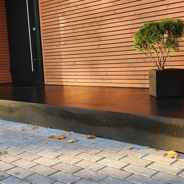 Trepp-Nero-Assoluto-Flamed_brushed-massiiviks-kokku-liimitud2-scaled